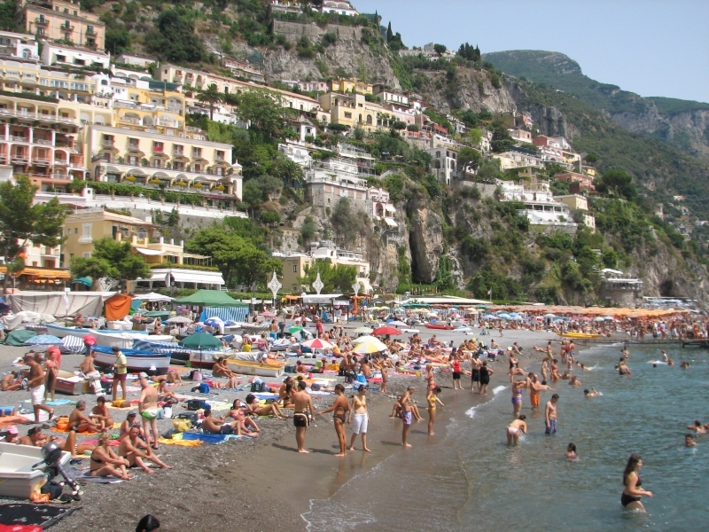 Plage de la côte amalfitaine avant confinement (août 2008)